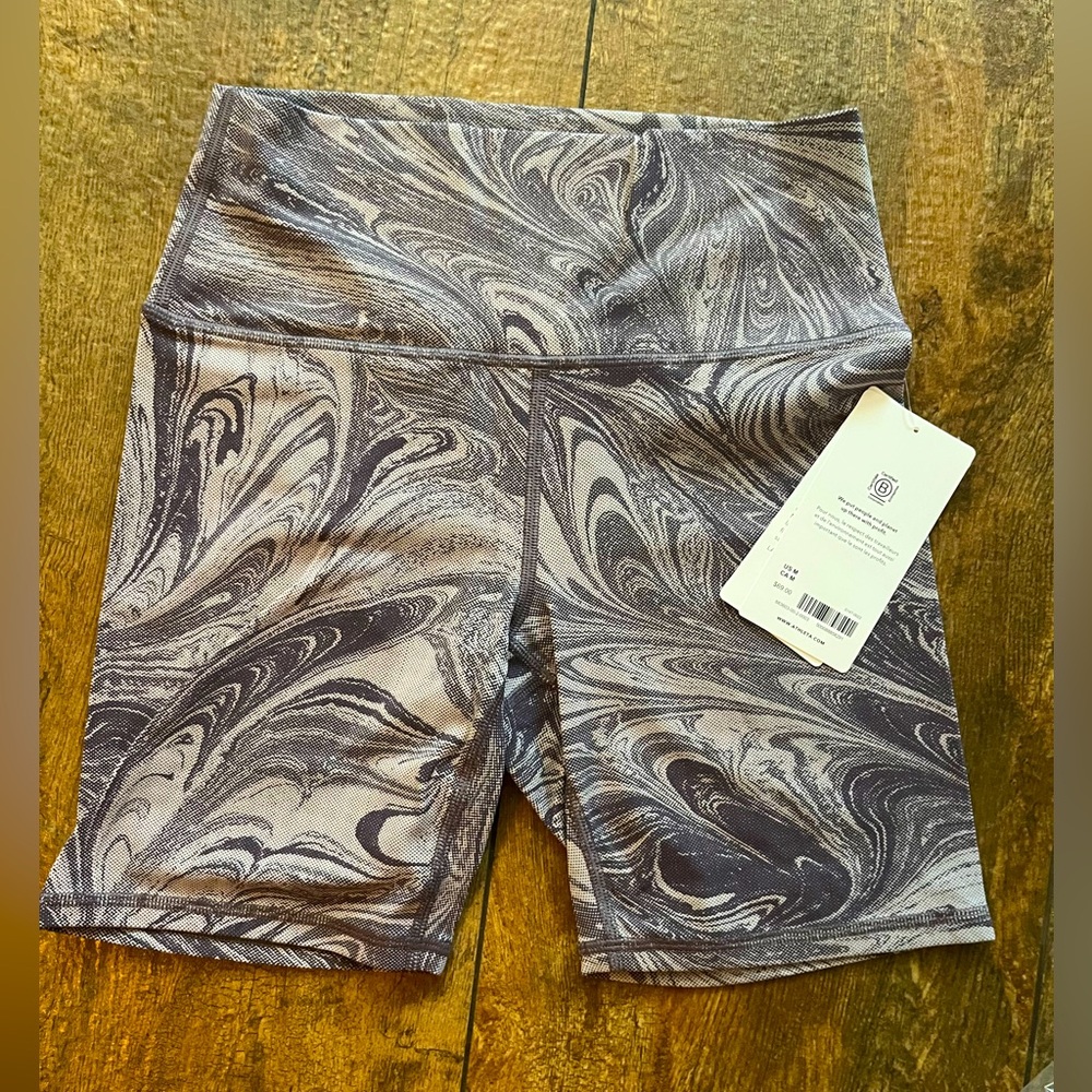 NEW Athleta 7” Transcend Women's Marble Patterned Shorts